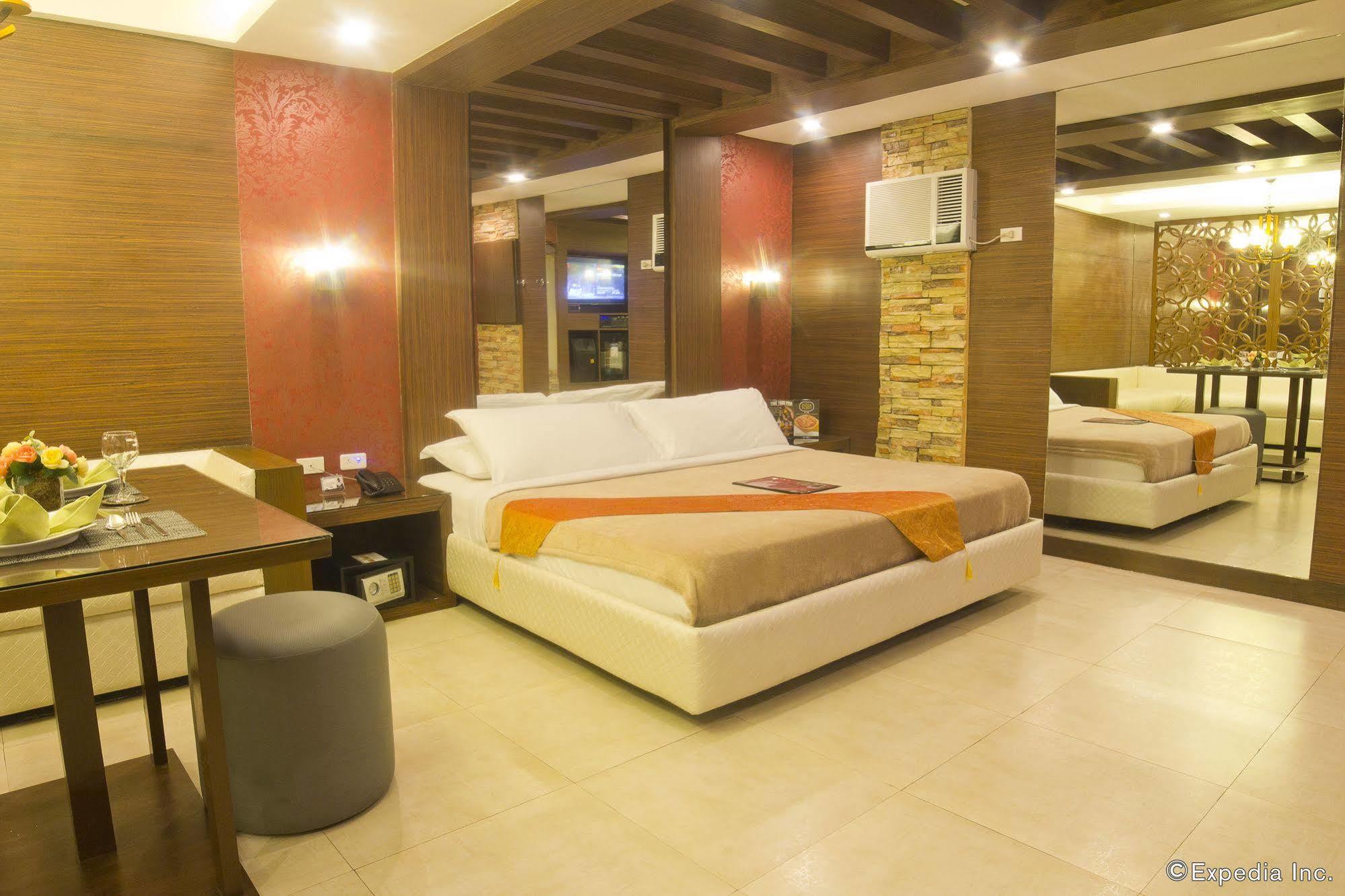 วิคตอเรีย คอร์ต ลาส ปินาส มอเตอริสต์ ลอดจ์ Motel ลาสปิญยาส ภายนอก รูปภาพ