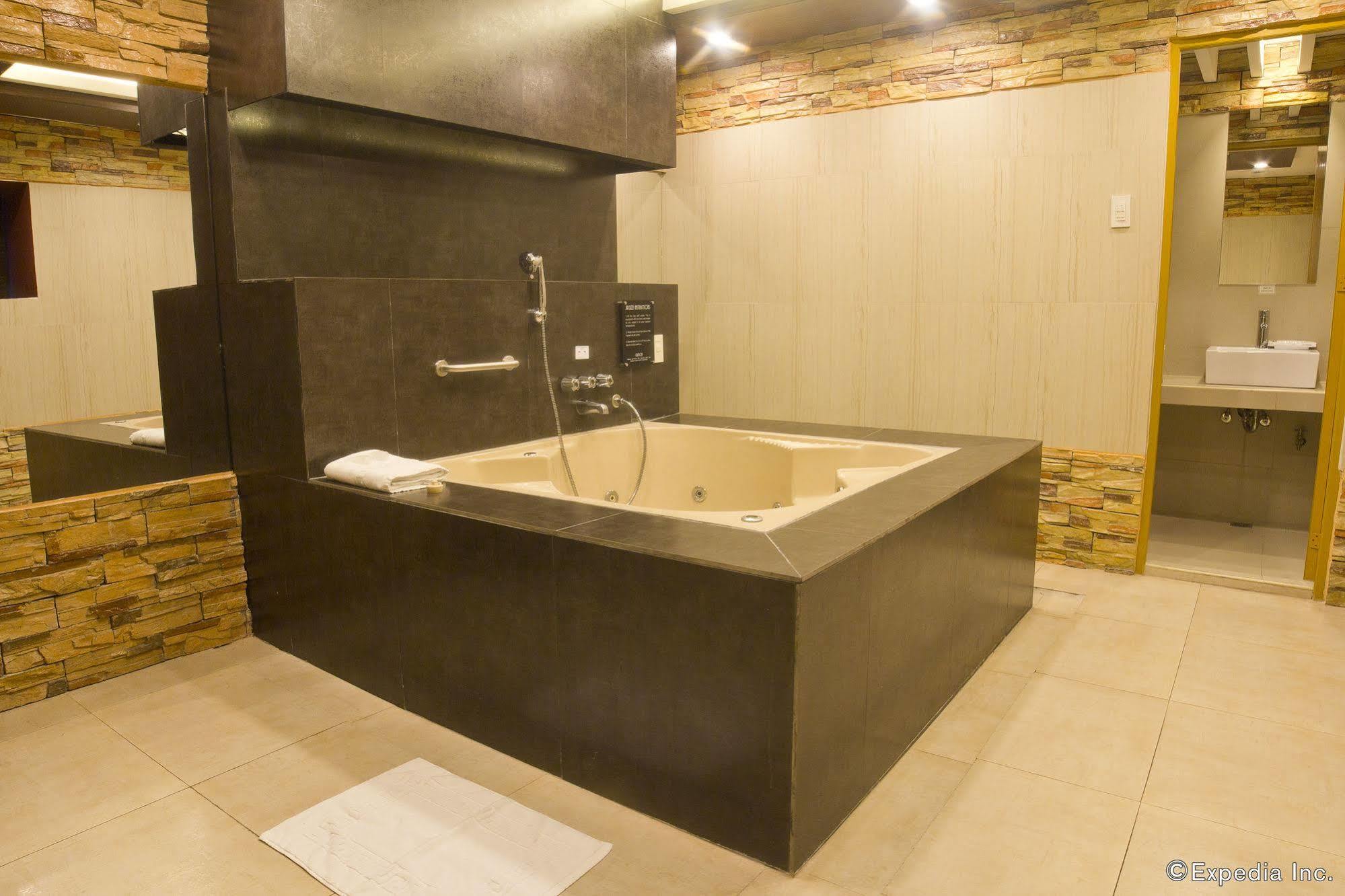 วิคตอเรีย คอร์ต ลาส ปินาส มอเตอริสต์ ลอดจ์ Motel ลาสปิญยาส ภายนอก รูปภาพ