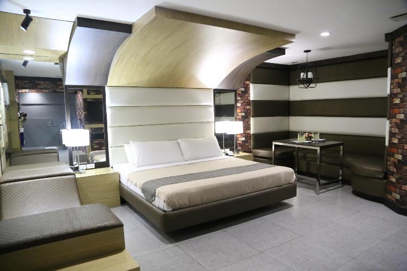 วิคตอเรีย คอร์ต ลาส ปินาส มอเตอริสต์ ลอดจ์ Motel ลาสปิญยาส ภายนอก รูปภาพ